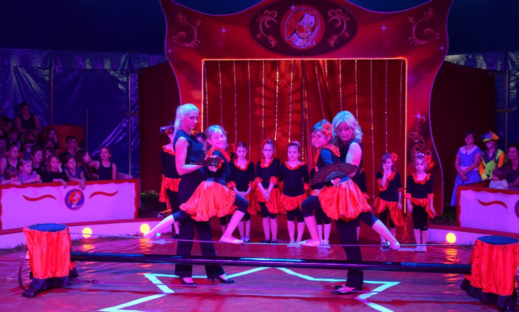 assets/theme/content/images/startseite/Zirkus/Seiltaenzer.JPG
